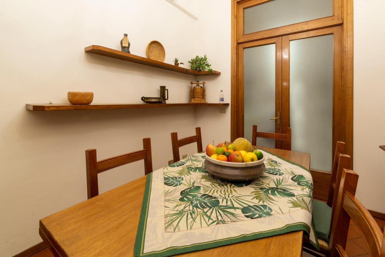 110 Sqm Apartment 6 Sleeps In Santa Croce Флоренція Екстер'єр фото
